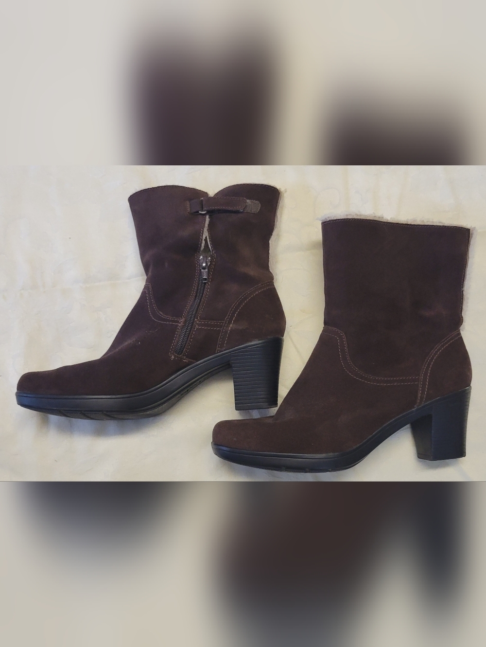 Clarks Artisan Ankle Boots Womens 9.5 Brown Suede Block Heel Zip Comfort Booties
